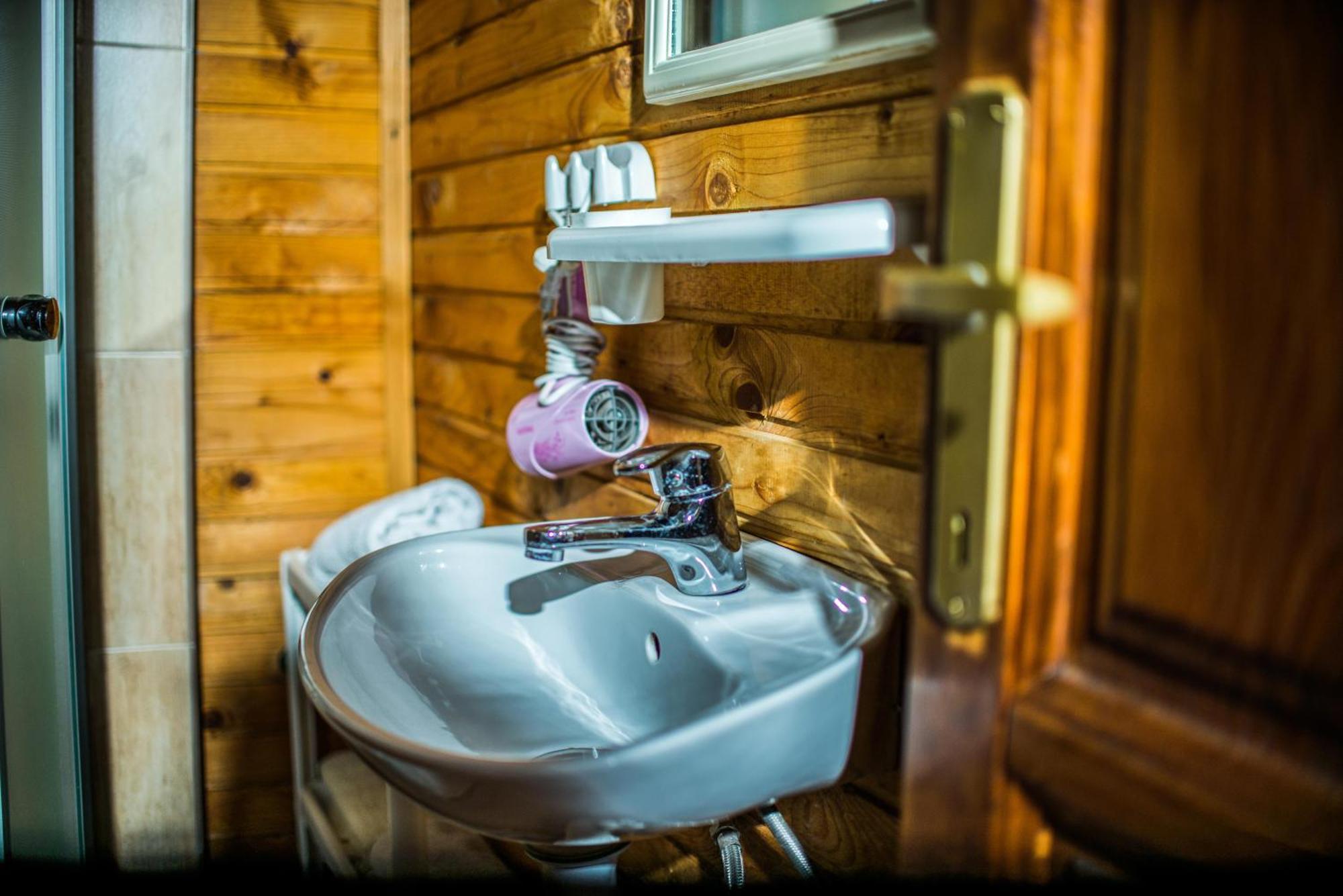 Wooden Village Resort Ponari Bagian luar foto